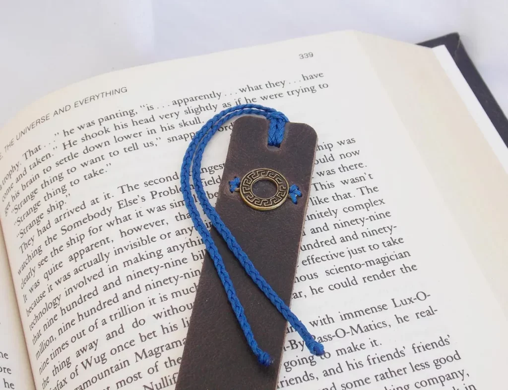 Relique du Scribe : Marque-page en Cuir